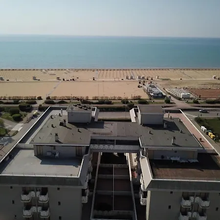 דירה Seafront With Terrace